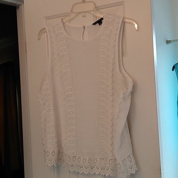 Lace Embellished Sleeveless White Top - Picture 1 of 12